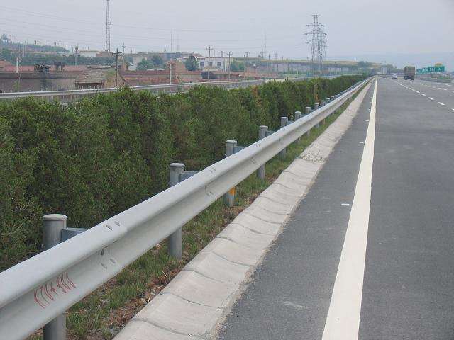 川森高層隱形防護欄